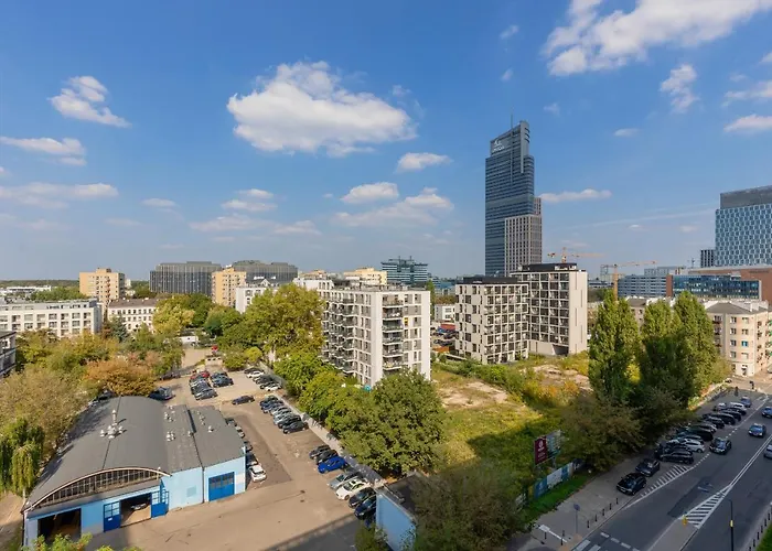 Beautiful Pet-friendly Grzybowska By Renters شقة وارسو