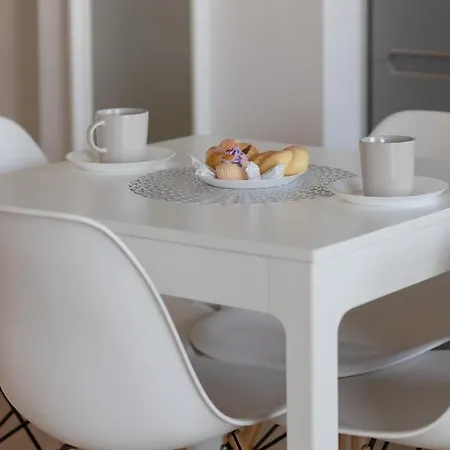 Apartman Beautiful With Parking Grzybowska By Renters
